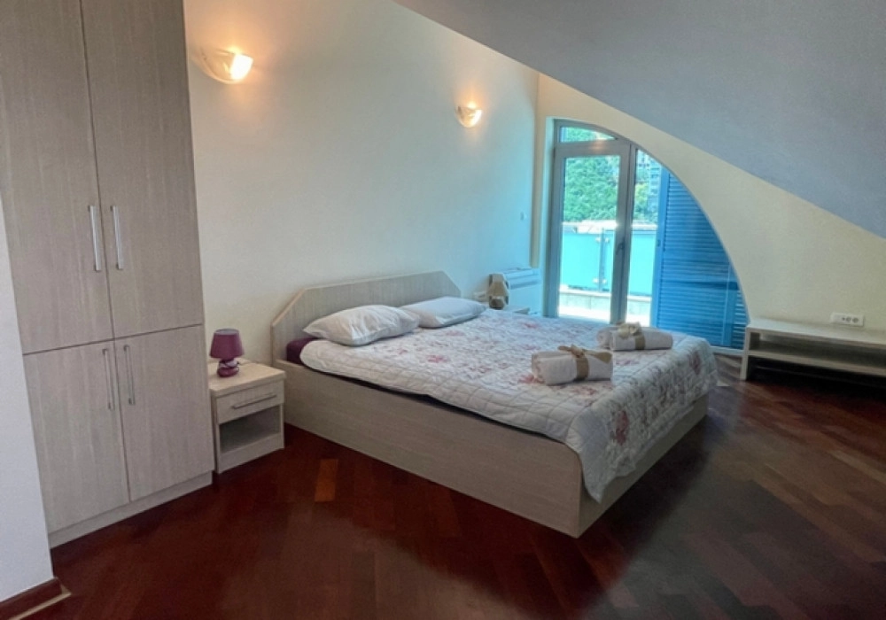 Trosoban-stan-179-m²-u-Budvi-2 Trosoban stan 179 m² – Dubovica, Budva — fotografija 3