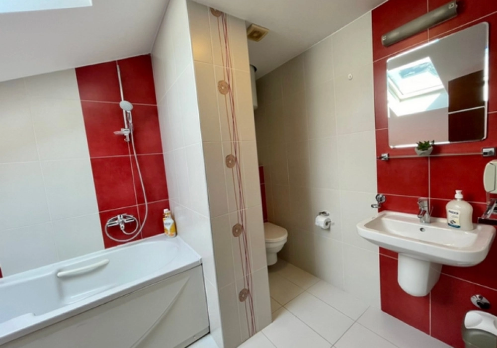 Trosoban-stan-179-m²-u-Budvi-8 Trosoban stan 179 m² – Dubovica, Budva — fotografija 9