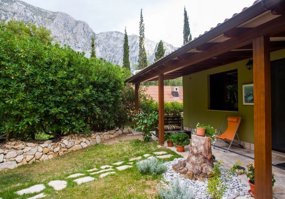 Kuca-sa-bastom-i-pogledom-na-zaliv-u-Orahovcu-Kotor-13 Kuća – Orahovac, Kotor — fotografija 14