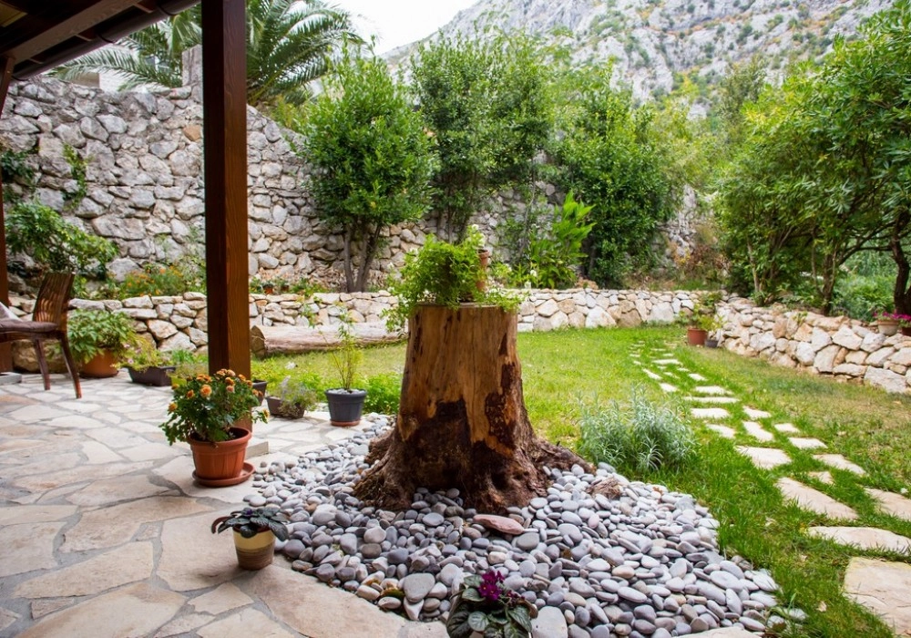 Kuca-sa-bastom-i-pogledom-na-zaliv-u-Orahovcu-Kotor-14 Kuća – Orahovac, Kotor — fotografija 15