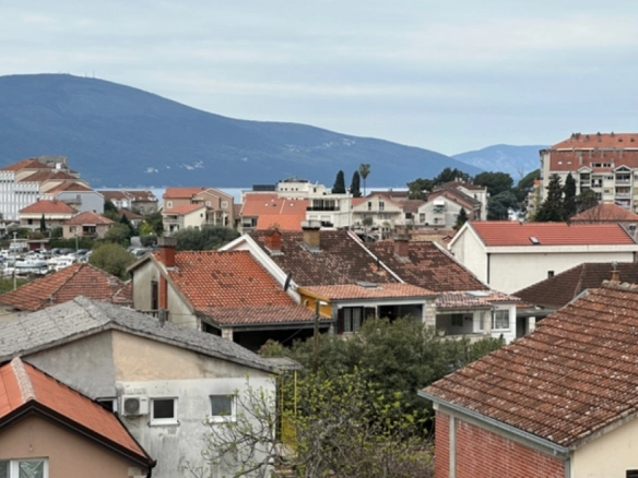 Četvorosoban stan u Donjoj Lastvi