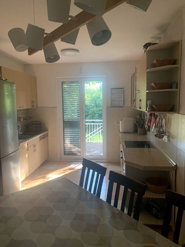 Kuca-za-izdavanje-u-Donjoj-Gorici-Podgorica-9 Izdavanje: Kuća 240 m² – Donja Gorica, Podgorica — fotografija 10