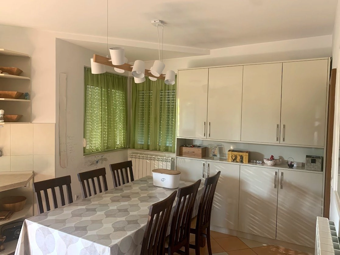 Kuca-za-izdavanje-u-Donjoj-Gorici-Podgorica-10 Izdavanje: Kuća 240 m² – Donja Gorica, Podgorica — fotografija 11