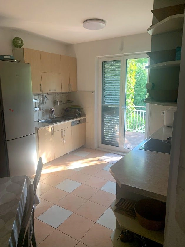 Kuca-za-izdavanje-u-Donjoj-Gorici-Podgorica-11 Izdavanje: Kuća 240 m² – Donja Gorica, Podgorica — fotografija 12