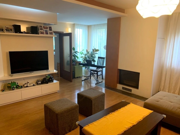 Izdavanje: Kuća 240 m² – Donja Gorica, Podgorica — fotografija 14