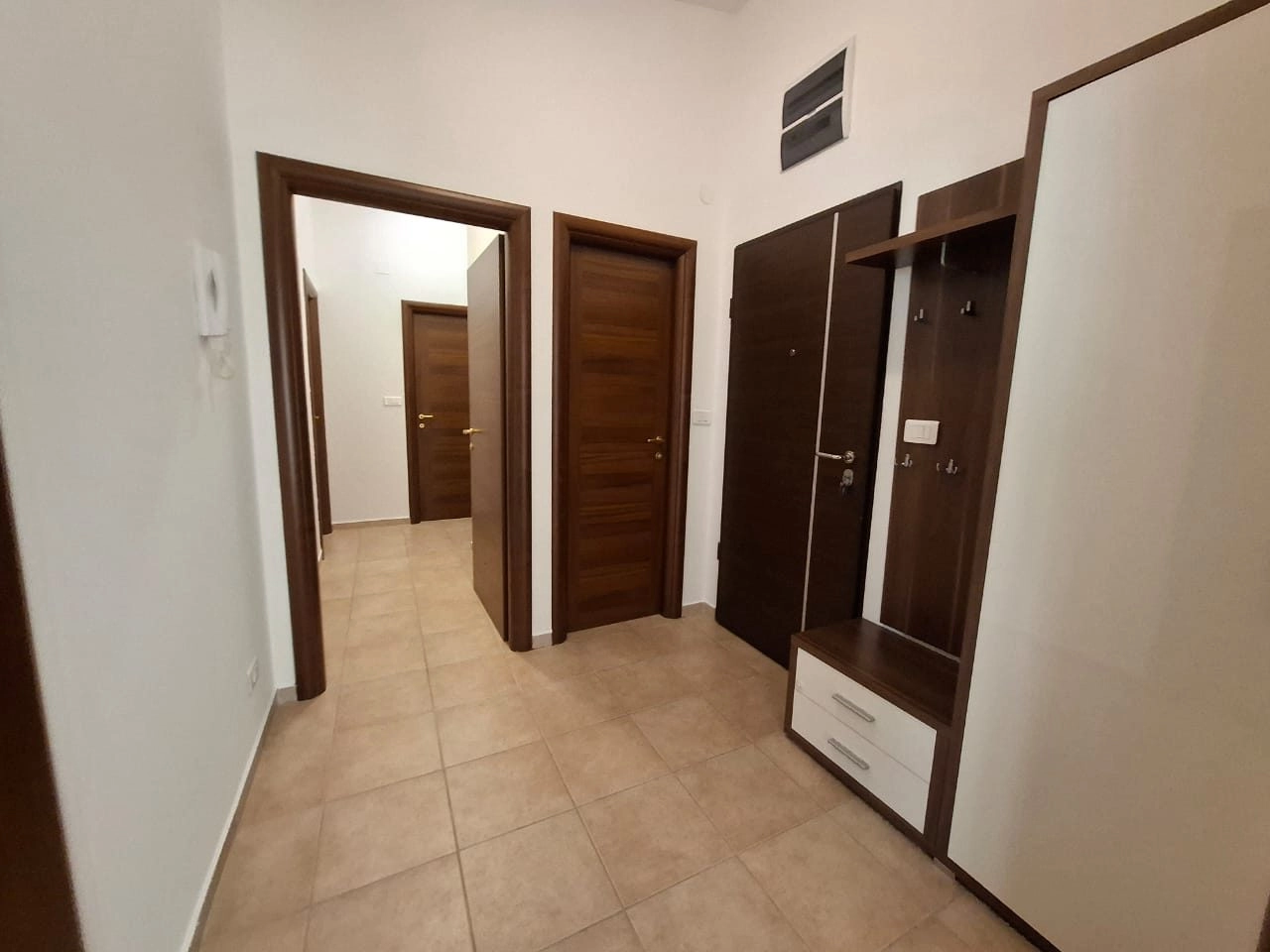 Dvosoban-stan-64-m²-Stari-aerodrom-Podgorica-1 Dvosoban stan na Starom aerodromu, Podgorica — fotografija 2