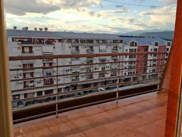 Dvosoban stan na Starom aerodromu, Podgorica — fotografija 9