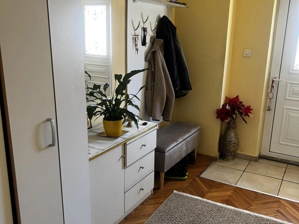 Izdavanje: Trosoban stan – Tološi, Podgorica — fotografija 3