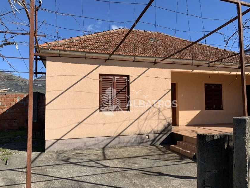 Kuca-sa-pogledom-na-planine-Dobra-Voda-Bar Kuća sa pogledom na planine