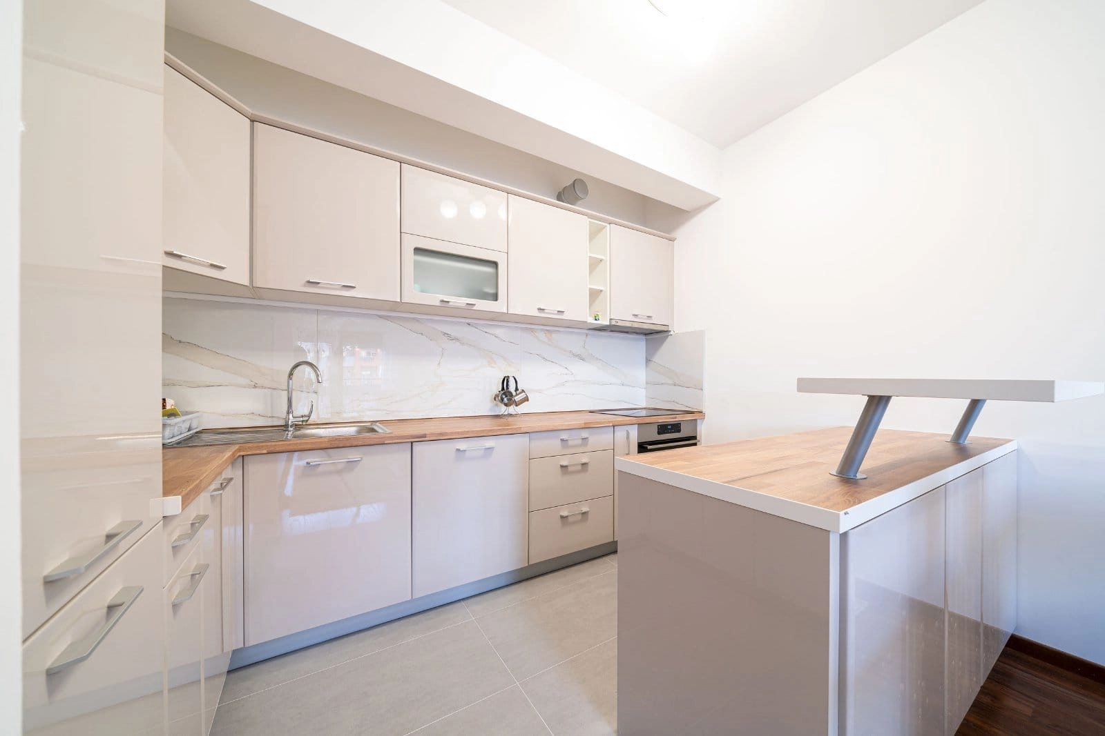 Dvosoban-namjesten-stan-u-Master-kvartu-Podgorica-1 Izdavanje: Dvosoban stan 70 m² – Master kvart, Podgorica — fotografija 2