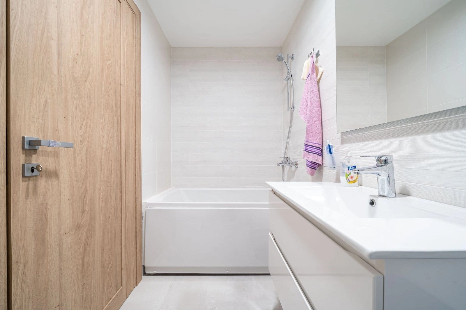 Dvosoban-namjesten-stan-u-Master-kvartu-Podgorica-7 Izdavanje: Dvosoban stan 70 m² – Master kvart, Podgorica — fotografija 8