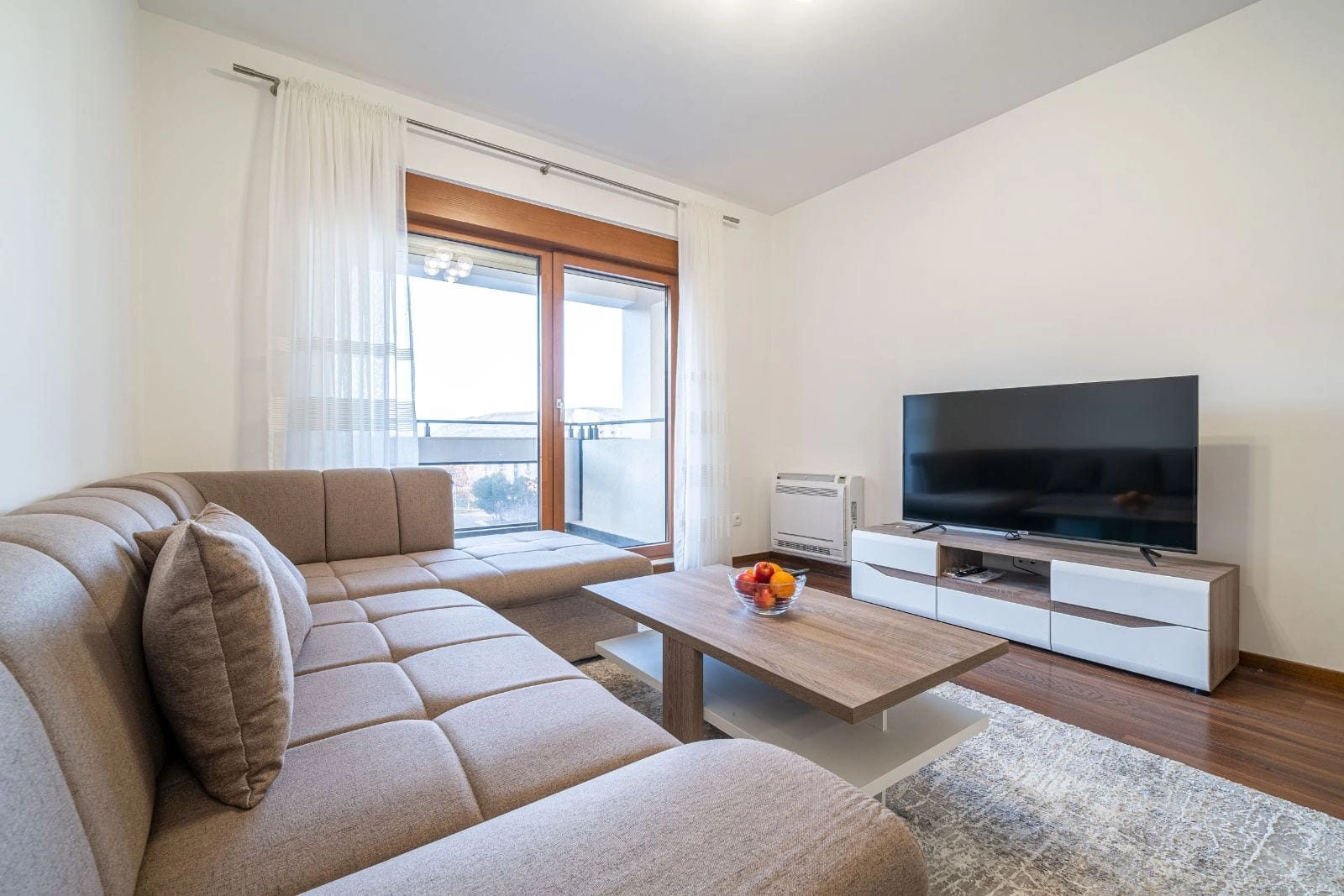 Dvosoban-namjesten-stan-u-Master-kvartu-Podgorica-8 Izdavanje: Dvosoban stan 70 m² – Master kvart, Podgorica — fotografija 9