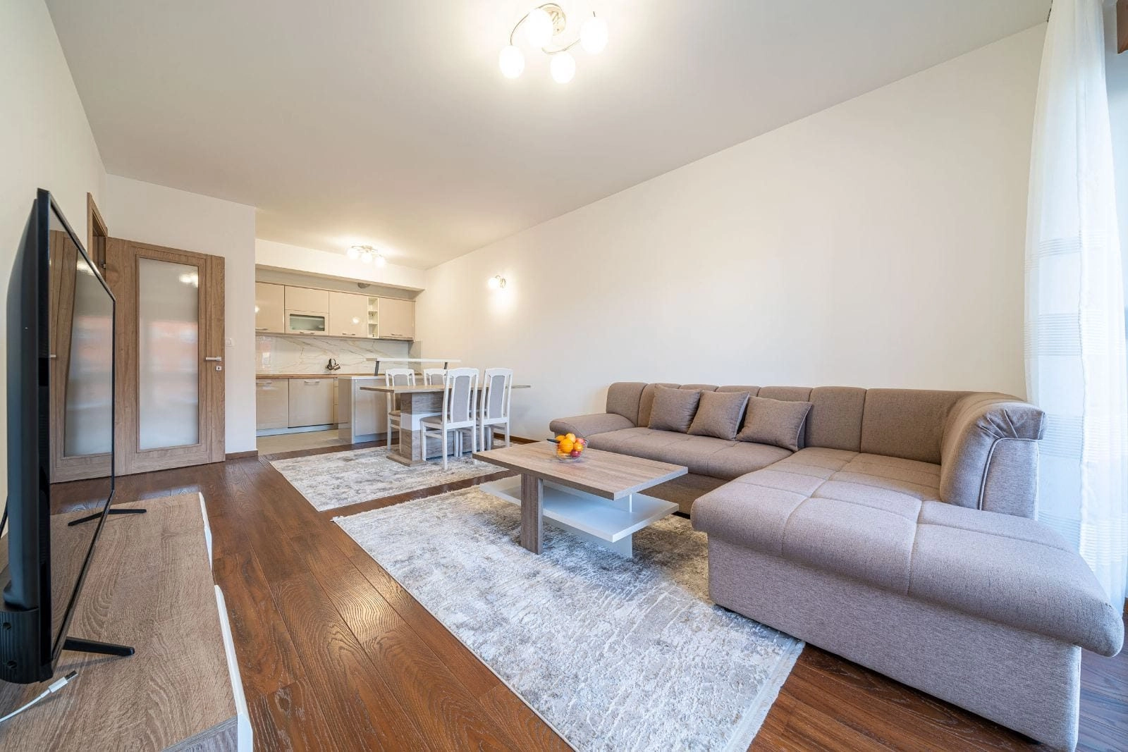 Dvosoban-namjesten-stan-u-Master-kvartu-Podgorica-14 Izdavanje: Dvosoban stan 70 m² – Master kvart, Podgorica — fotografija 15