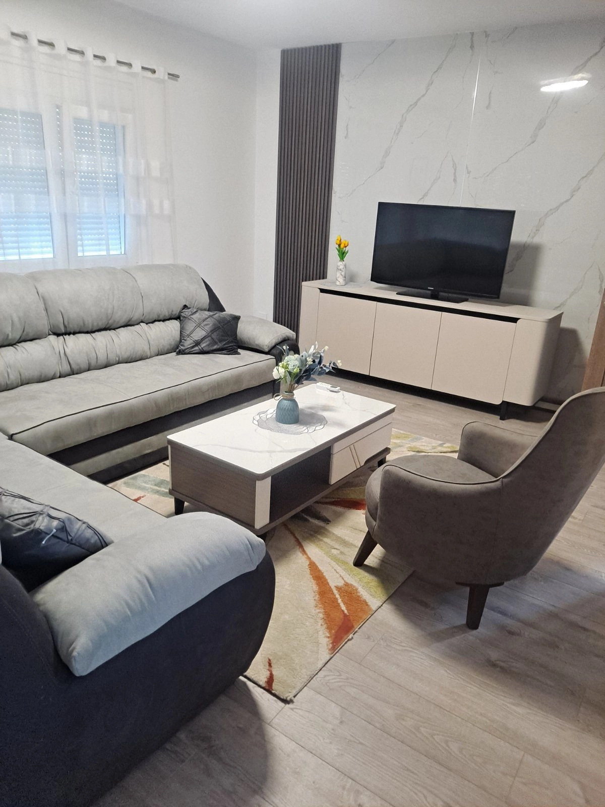 Trosoban-stan-Stari-aerodrom-Podgorica-1 Izdavanje: Trosoban stan 130 m² – Stari aerodrom, Podgorica — fotografija 2