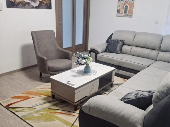 Izdavanje: Trosoban stan 130 m² – Stari aerodrom, Podgorica — fotografija 3