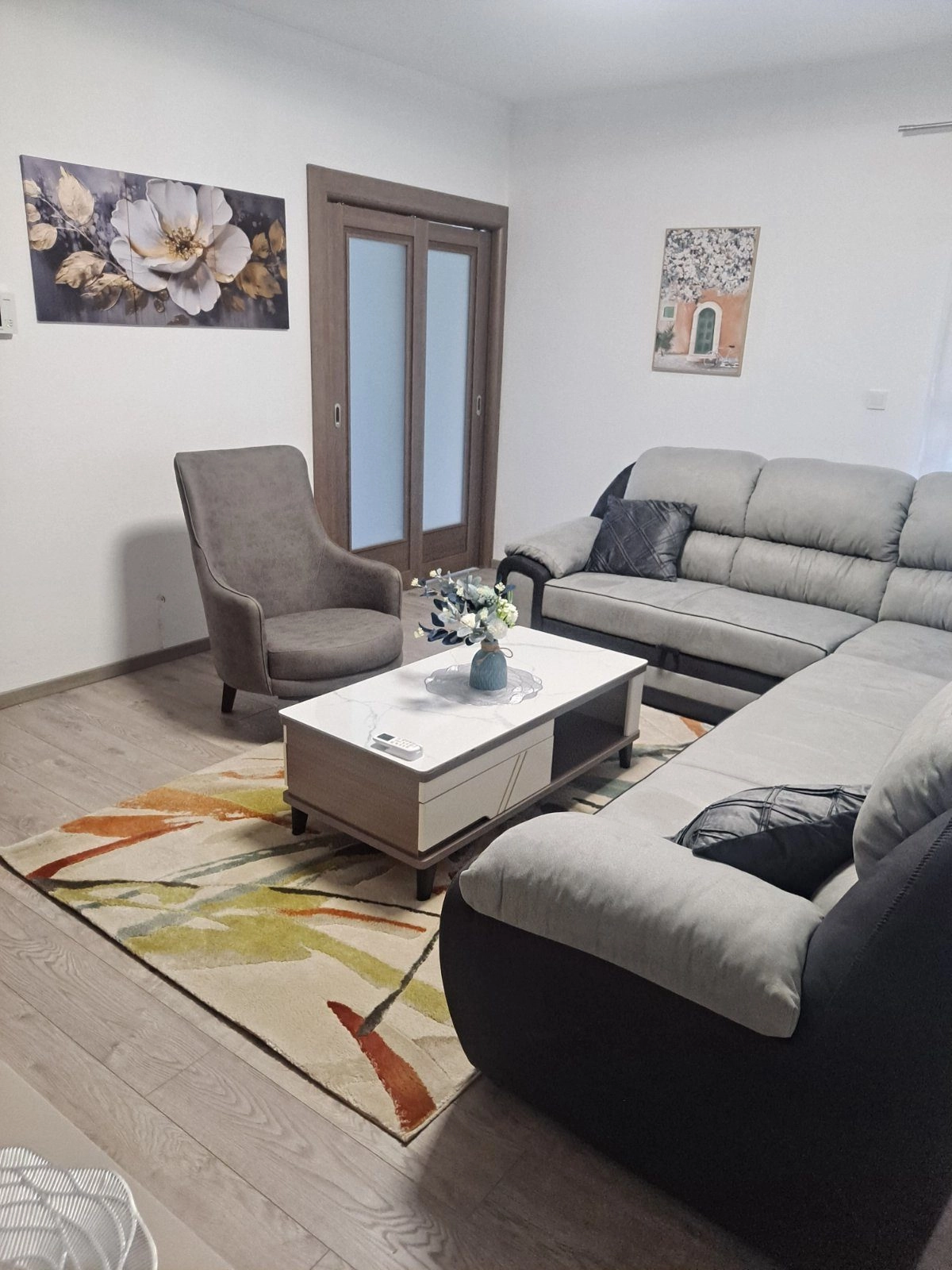 Trosoban-stan-Stari-aerodrom-Podgorica-2 Izdavanje: Trosoban stan 130 m² – Stari aerodrom, Podgorica — fotografija 3