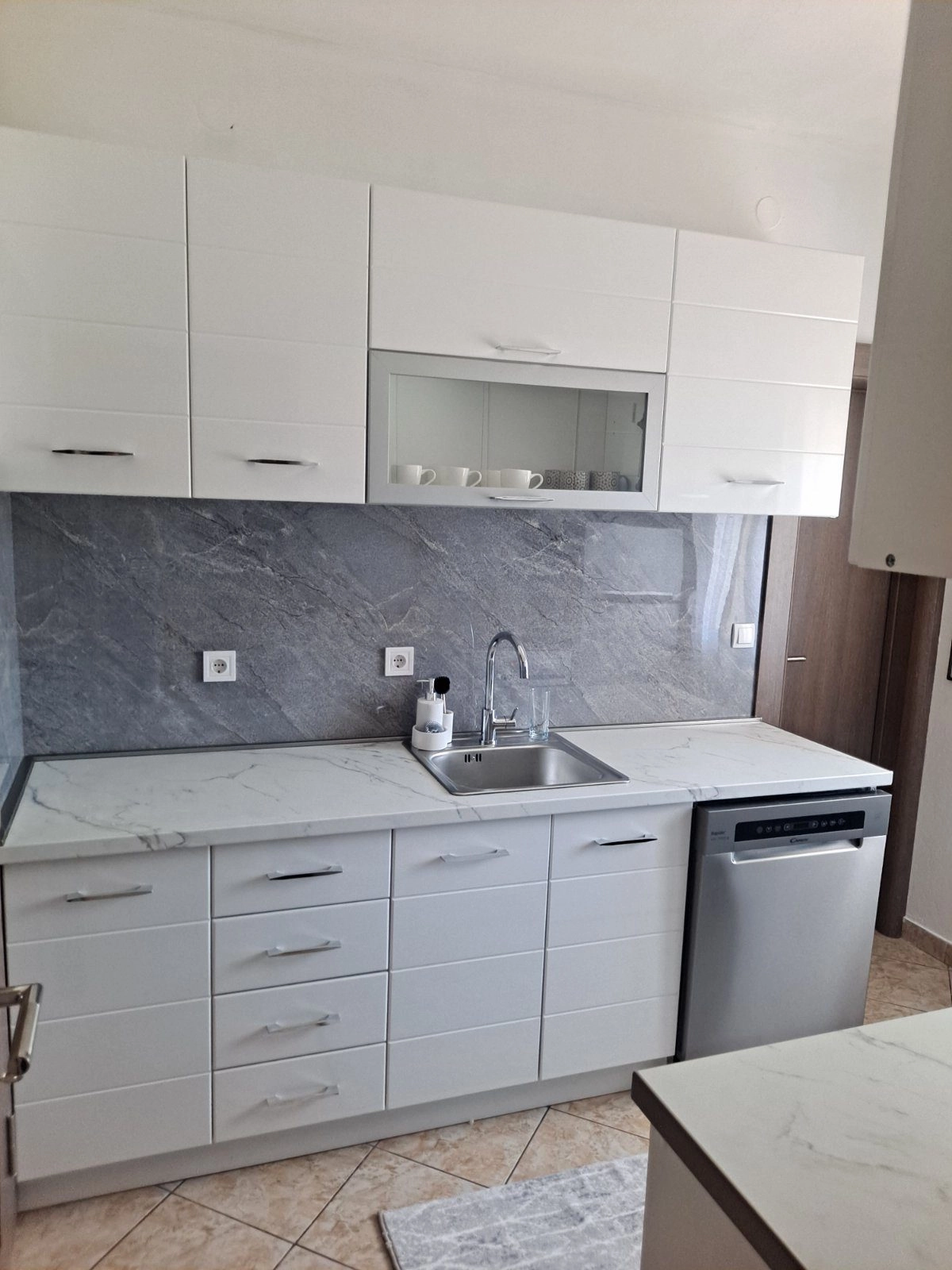 Trosoban-stan-Stari-aerodrom-Podgorica-4 Izdavanje: Trosoban stan 130 m² – Stari aerodrom, Podgorica — fotografija 5