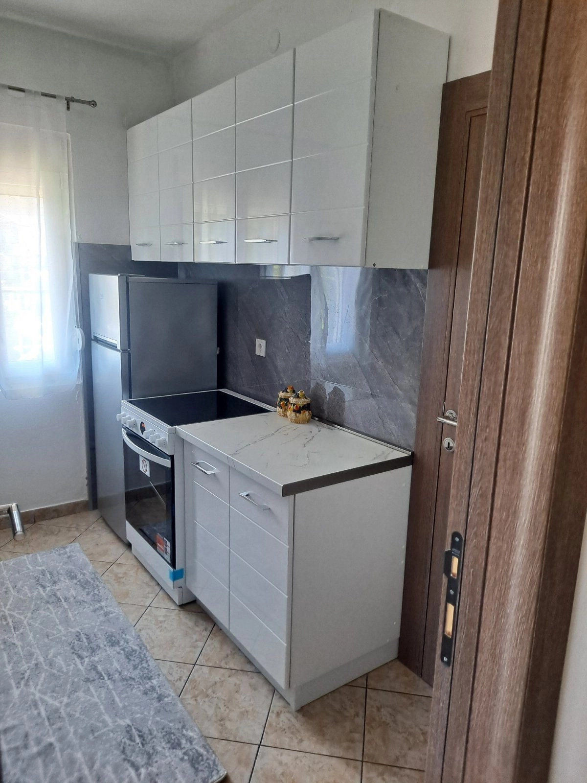 Trosoban-stan-Stari-aerodrom-Podgorica-5 Izdavanje: Trosoban stan 130 m² – Stari aerodrom, Podgorica — fotografija 6