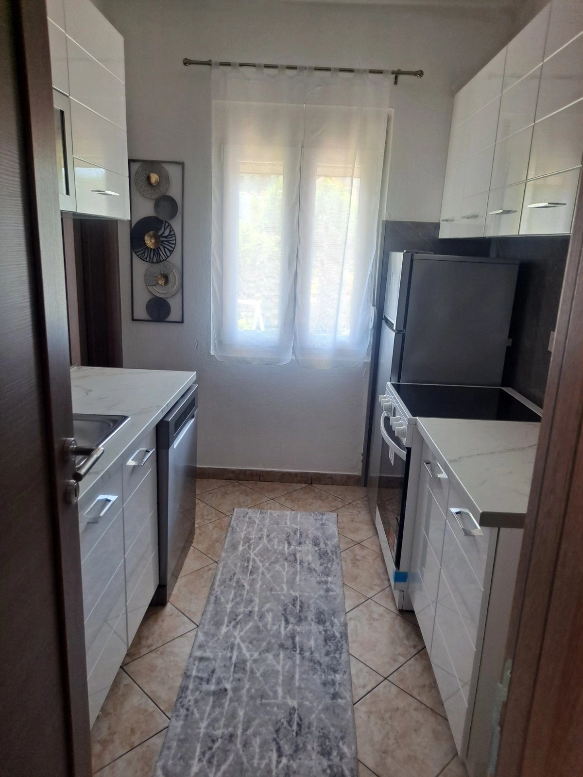 Trosoban-stan-Stari-aerodrom-Podgorica-6 Izdavanje: Trosoban stan 130 m² – Stari aerodrom, Podgorica — fotografija 7