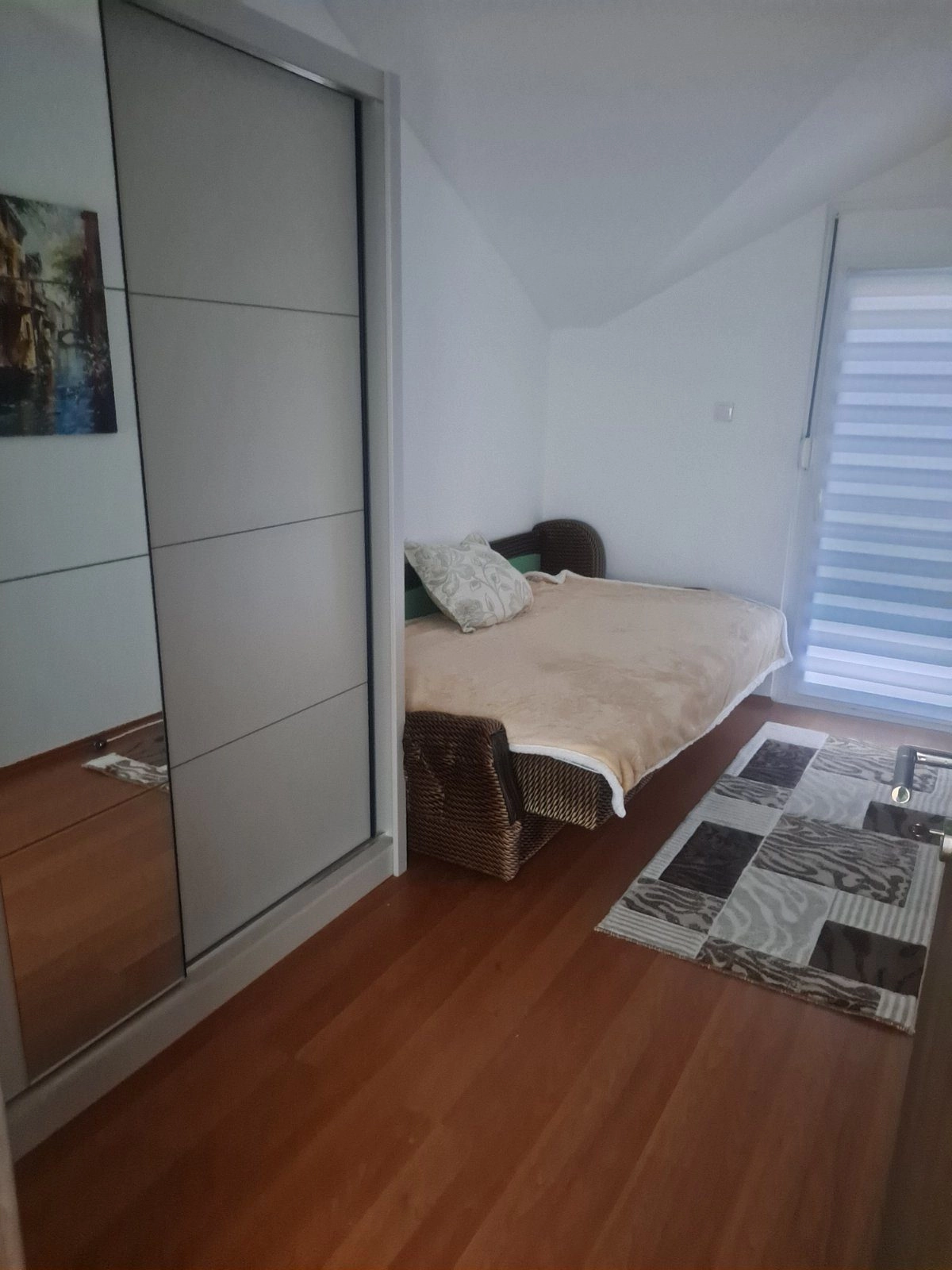 Trosoban-stan-Stari-aerodrom-Podgorica-13 Izdavanje: Trosoban stan 130 m² – Stari aerodrom, Podgorica — fotografija 14