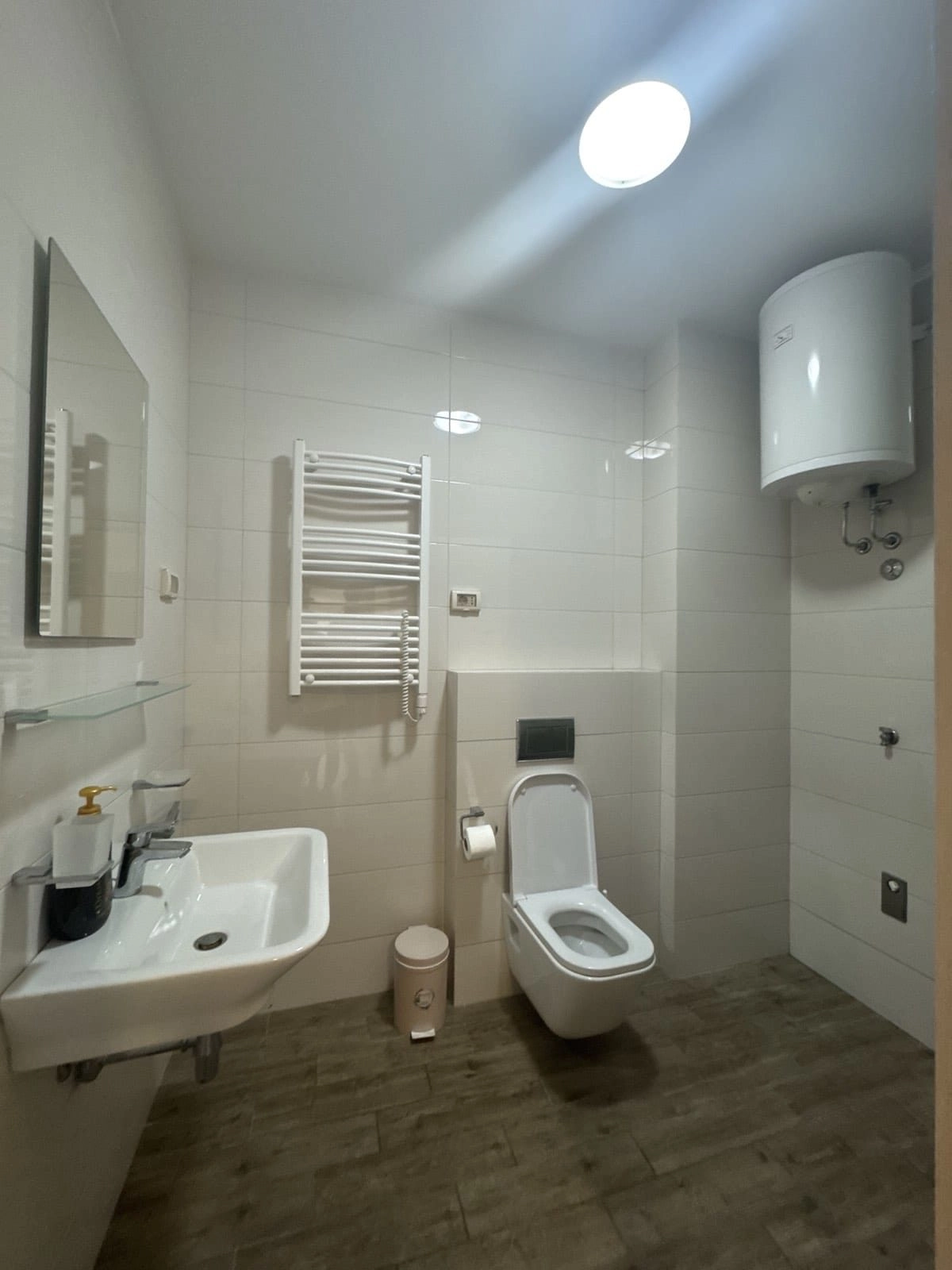 Poslovni-prostor-u-naselju-City-kvart-Podgorica-3 Namješten poslovni prostor u City kvartu, Podgorica — fotografija 4