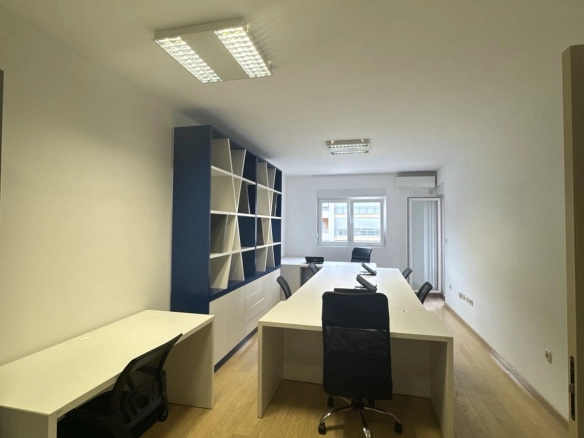 Namješten poslovni prostor u City kvartu, Podgorica — fotografija 6