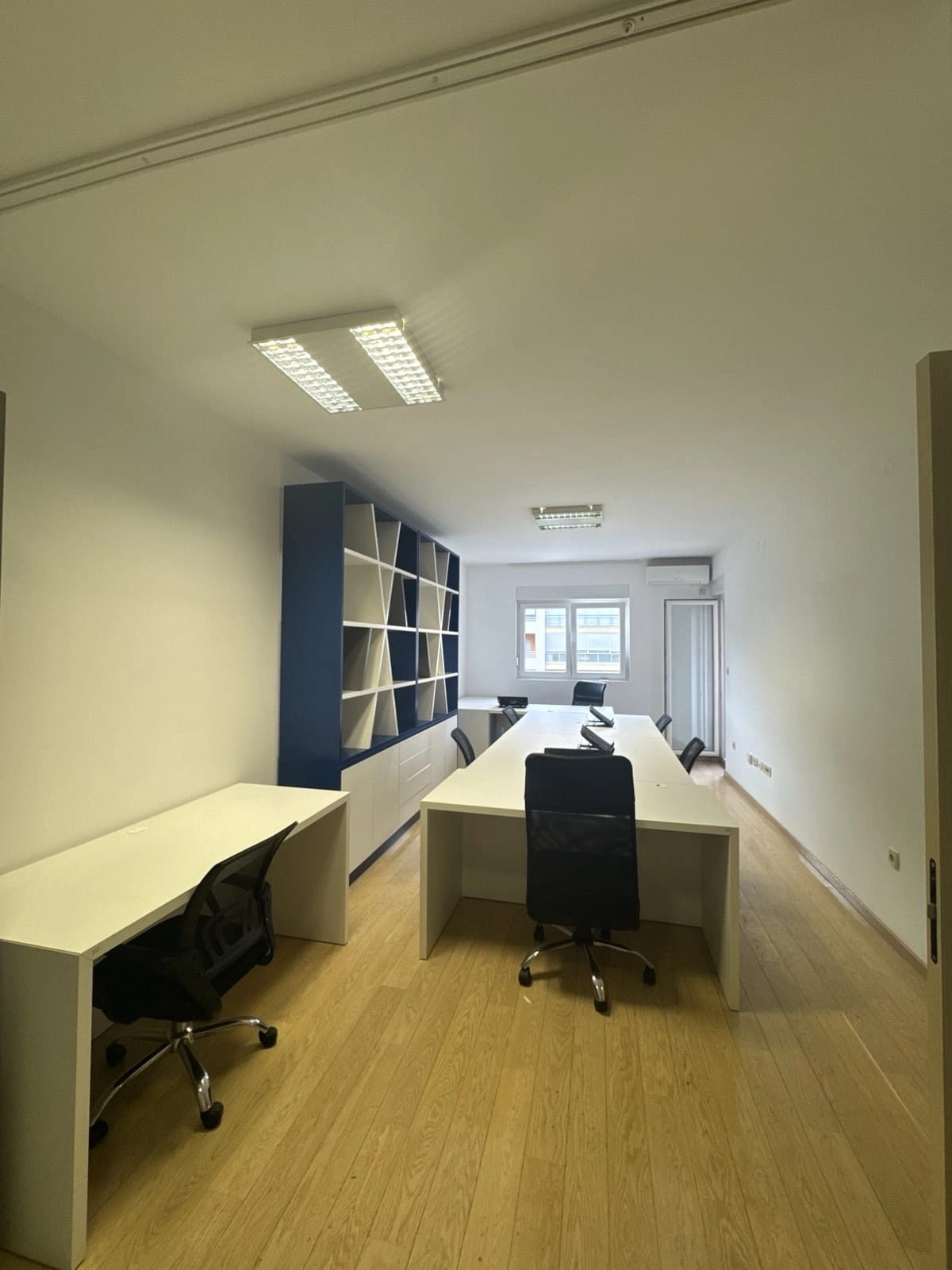 Poslovni-prostor-u-naselju-City-kvart-Podgorica-5 Namješten poslovni prostor u City kvartu, Podgorica — fotografija 6