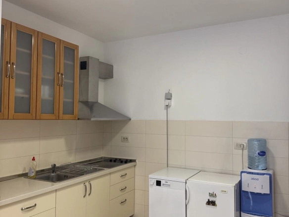 Namješten poslovni prostor u City kvartu, Podgorica — fotografija 7