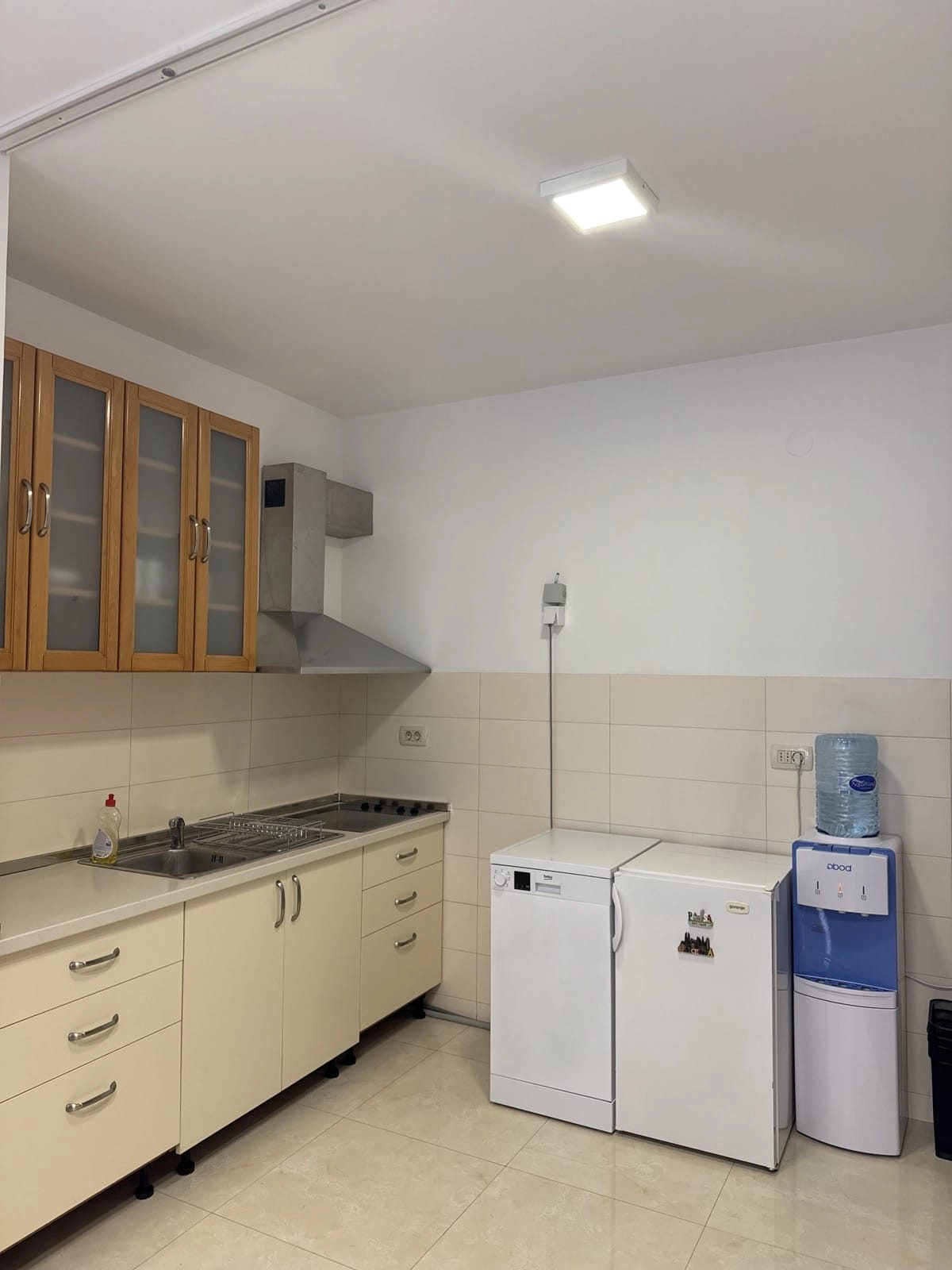 Poslovni-prostor-u-naselju-City-kvart-Podgorica-6 Namješten poslovni prostor u City kvartu, Podgorica — fotografija 7