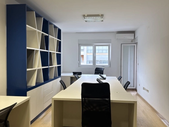 Namješten poslovni prostor u City kvartu, Podgorica — fotografija 8