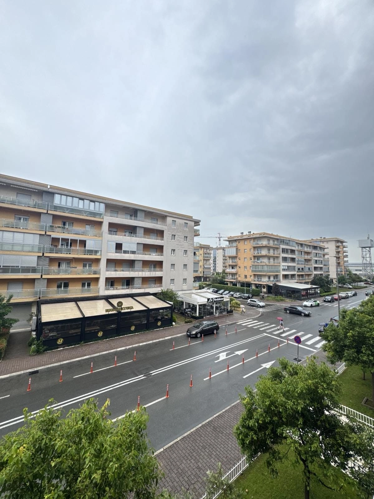 Poslovni-prostor-u-naselju-City-kvart-Podgorica-8 Namješten poslovni prostor u City kvartu, Podgorica — fotografija 9