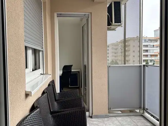 Namješten poslovni prostor u City kvartu, Podgorica — fotografija 10