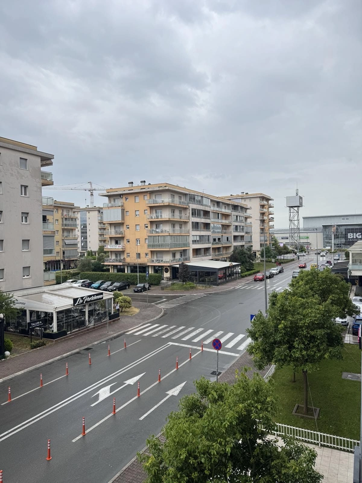 Poslovni-prostor-u-naselju-City-kvart-Podgorica-11 Namješten poslovni prostor u City kvartu, Podgorica — fotografija 12