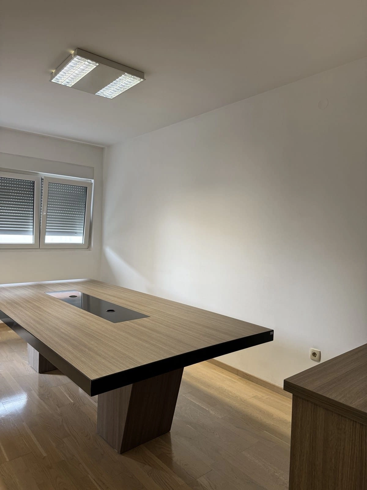 Poslovni-prostor-u-naselju-City-kvart-Podgorica-12 Namješten poslovni prostor u City kvartu, Podgorica — fotografija 13