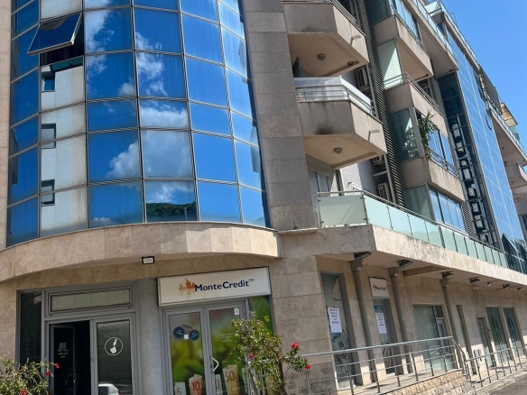 Poslovni prostor 45 m² za izdavanje, Budva — fotografija 2