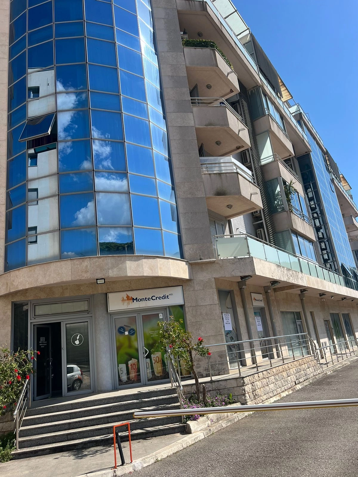 Poslovni-prostor-za-izdavanje-Budva-1 Poslovni prostor 45 m² za izdavanje, Budva — fotografija 2