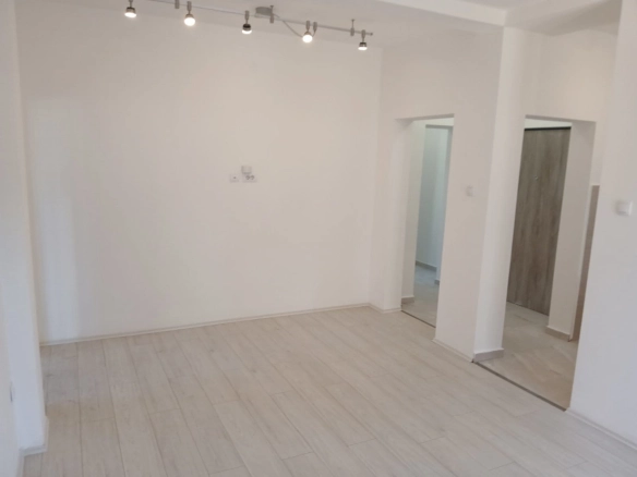 Poslovni prostor 57 m² u Centru
