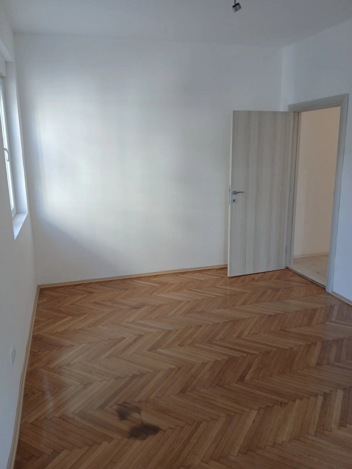 Poslovni-prostor-57-m²-u-Centru-Podgorica-3 Izdavanje: Poslovni prostor 57 m² – Centar, Podgorica — fotografija 4