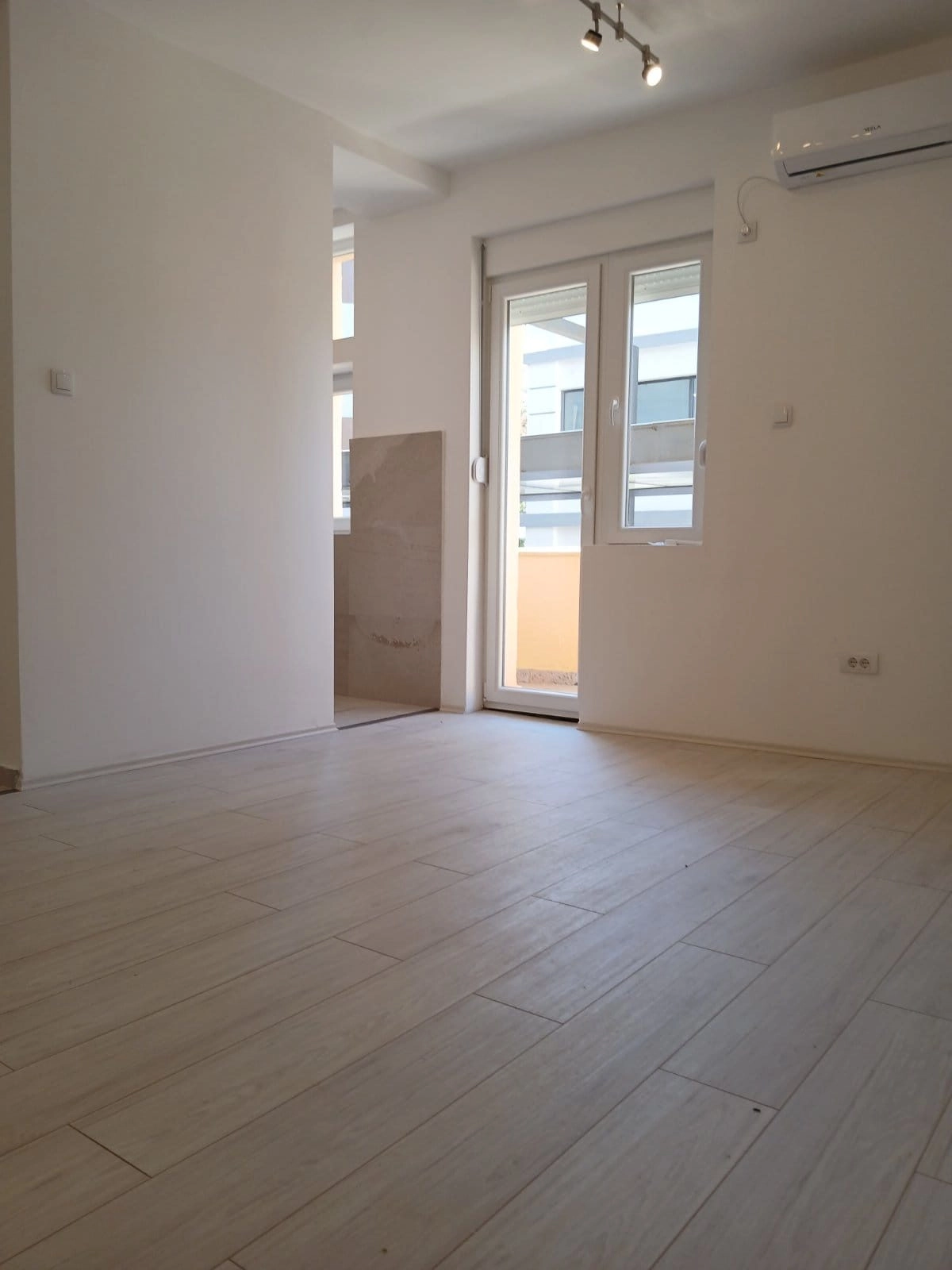 Poslovni-prostor-57-m²-u-Centru-Podgorica-10 Izdavanje: Poslovni prostor 57 m² – Centar, Podgorica — fotografija 11