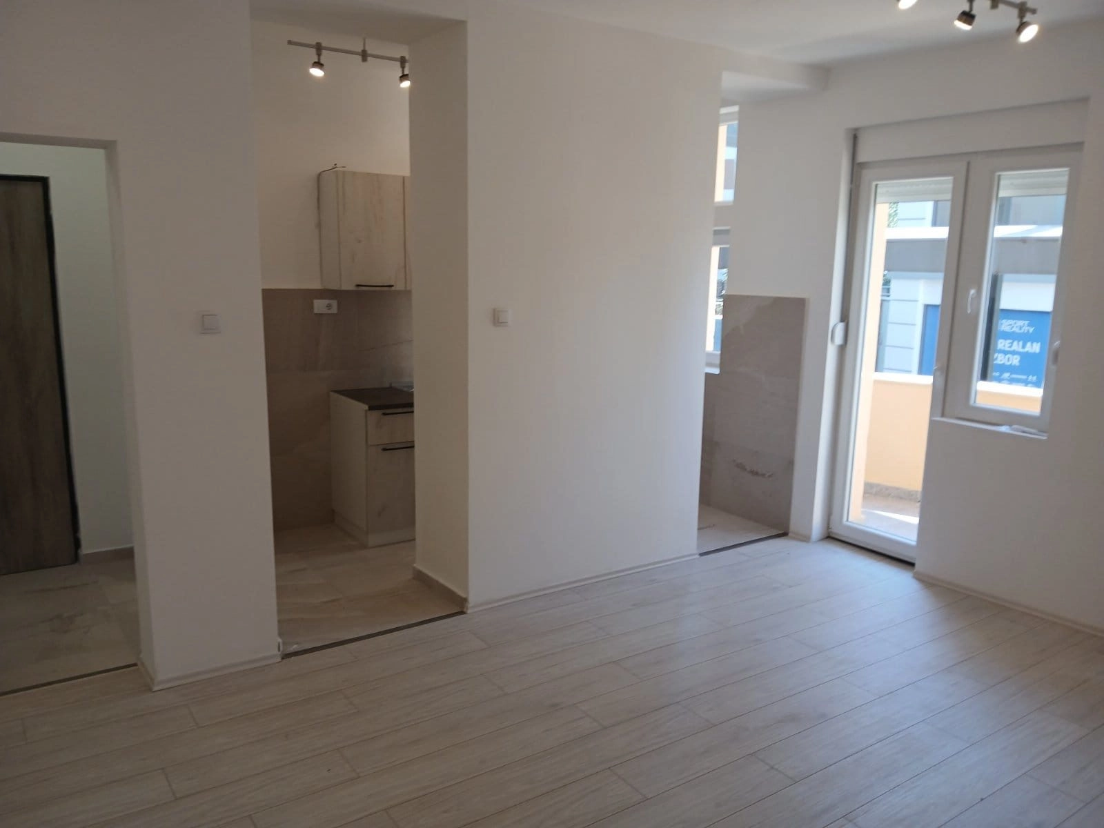 Poslovni-prostor-57-m²-u-Centru-Podgorica-12 Izdavanje: Poslovni prostor 57 m² – Centar, Podgorica — fotografija 13