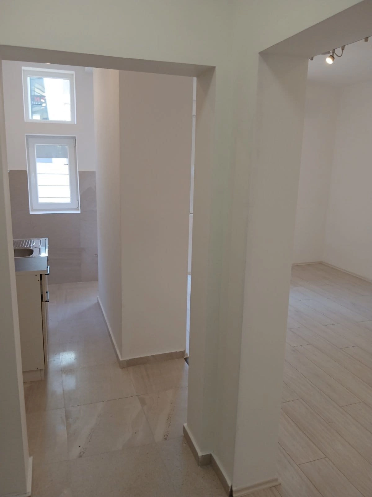 Poslovni-prostor-57-m²-u-Centru-Podgorica-14 Izdavanje: Poslovni prostor 57 m² – Centar, Podgorica — fotografija 15