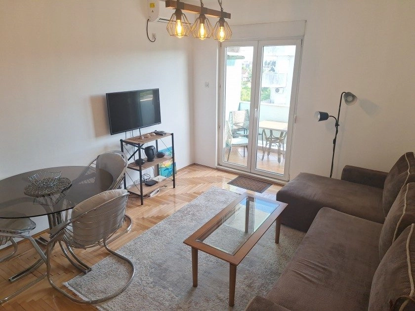 Jednosoban-stan-45-m²-u-Pobrezju-Podgorica-8 Izdavanje: Jednosoban stan 45 m² – Pobrežje, Podgorica — fotografija 9