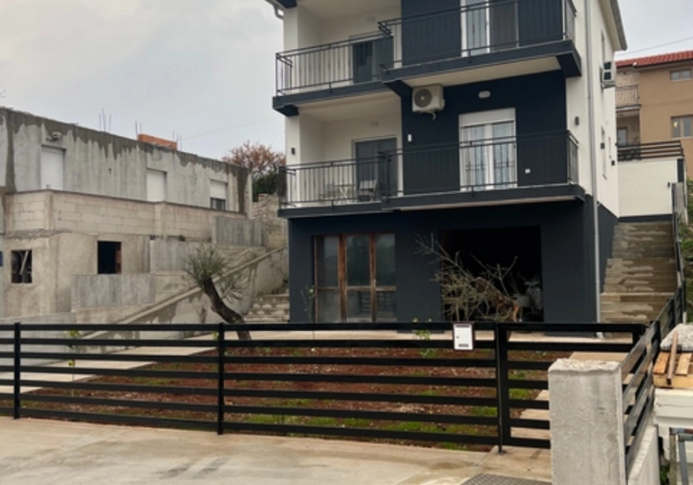Kuca-sa-terasama-i-dvoristem-u-Kavacu-Kotor-2 Kuća – Kavač, Kotor — fotografija 3