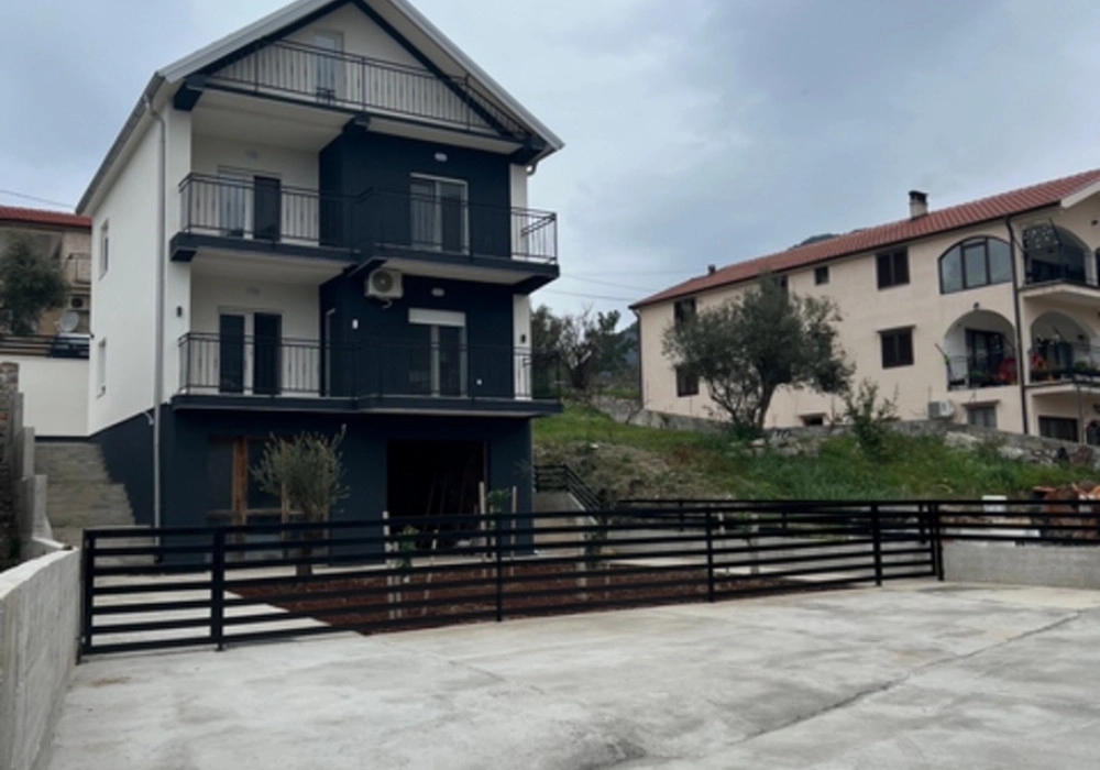 Kuca-sa-terasama-i-dvoristem-u-Kavacu-Kotor-4 Kuća – Kavač, Kotor — fotografija 5