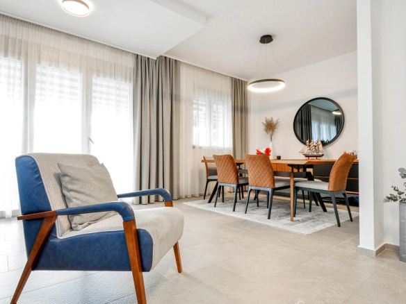 Trosoban stan 65 m² – Tivat — fotografija 7