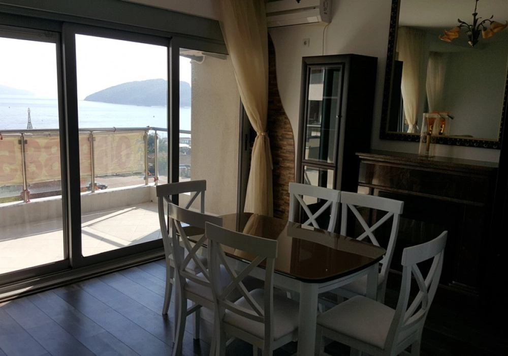 Trosoban-stan-na-prvoj-liniji-u-Boretima-Budva-2 Trosoban stan 96 m² – Boreti, Budva — fotografija 3