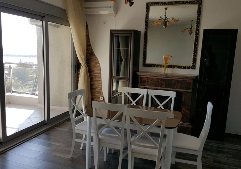 Trosoban-stan-na-prvoj-liniji-u-Boretima-Budva-4 Trosoban stan 96 m² – Boreti, Budva — fotografija 5