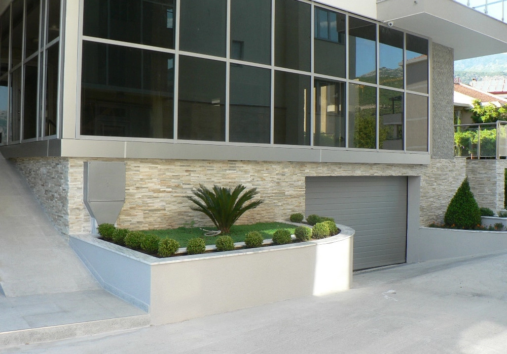 Trosoban-stan-na-prvoj-liniji-u-Boretima-Budva-8 Trosoban stan 96 m² – Boreti, Budva — fotografija 9