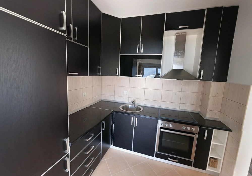 Trosoban-stan-na-prvoj-liniji-u-Boretima-Budva-9 Trosoban stan 96 m² – Boreti, Budva — fotografija 10