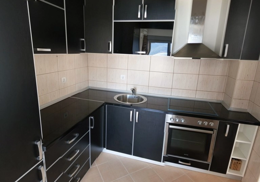 Trosoban-stan-na-prvoj-liniji-u-Boretima-Budva-10 Trosoban stan 96 m² – Boreti, Budva — fotografija 11